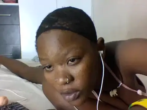 Snapshot of HotNSassy chatting on 02.04.25 HotNSassy online show from 02.04.25