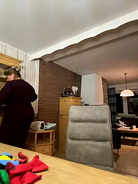 Lars-Lola online show from 10.27.25