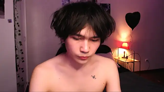 Snapshot of rennnuts chatting on 09.23.25 rennnuts online show from 09.23.25