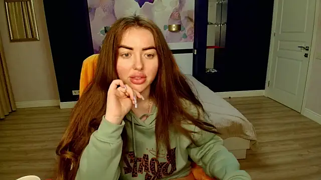 Snapshot of MissisCaty chatting on 02.14.26 MissisCaty online show from 02.14.26