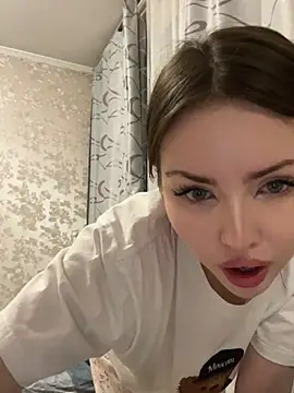 Lora Rosee online show from 03.07.25