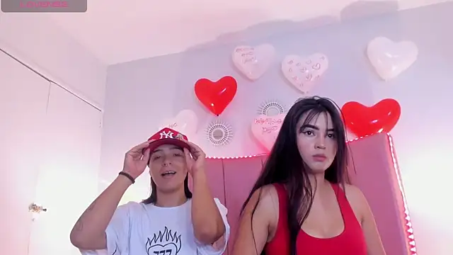 Snapshot of _Emma_whiitee_ chatting on 02.14.25  Emma whiitee  online show from 02.14.25