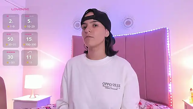 Snapshot of _Emma_whiitee_ chatting on 03.09.25  Emma whiitee  online show from 03.09.25