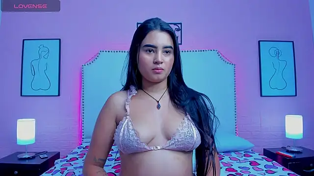 Snapshot of _Emma_whiitee_ chatting on 09.23.25  Emma whiitee  online show from 09.23.25