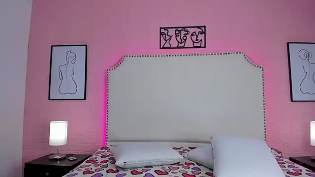 Snapshot of _Emma_whiitee_ chatting on 10.13.25  Emma whiitee  online show from 10.13.25