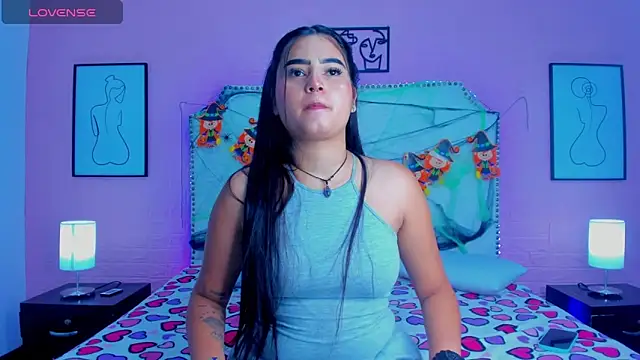 Snapshot of _Emma_whiitee_ chatting on 10.26.25  Emma whiitee  online show from 10.26.25