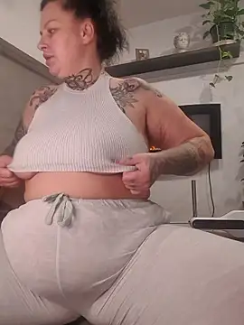 CannabisQueenn online show from 11.21.25