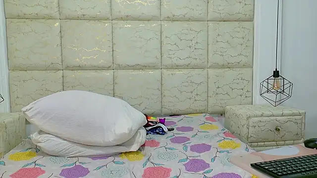 Snapshot of ThaliaANDNicholas chatting on 02.26.25 ThaliaANDNicholas online show from 02.26.25