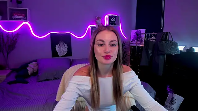 Snapshot of AnitaLamb chatting on 02.05.25 AnitaLamb online show from 02.05.25