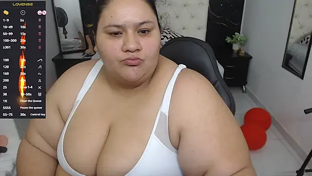 Aaliyah11 online show from 02.19.25