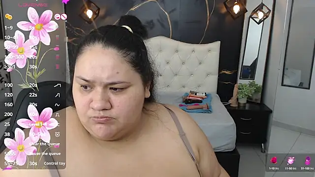 Aaliyah11 online show from 03.21.25