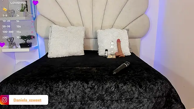 Danielaangelina online show from 11.23.25