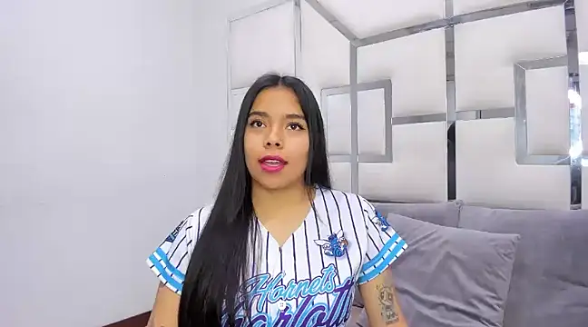 ZoeWan69 online show from 02.20.25