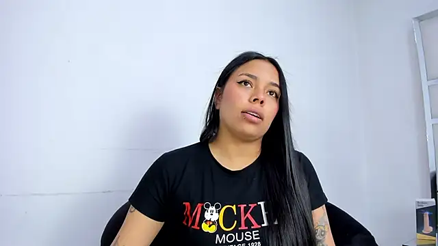 ZoeWan69 online show from 11.12.25