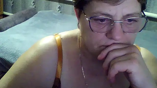 Snapshot of ElzaJewel chatting on 11.17.25 ElzaJewel online show from 11.17.25