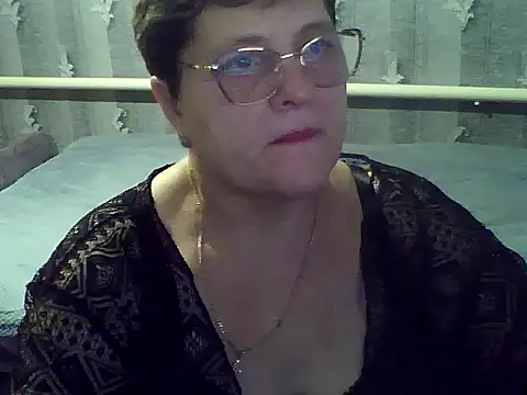 Snapshot of ElzaJewel chatting on 12.16.25 ElzaJewel online show from 12.16.25