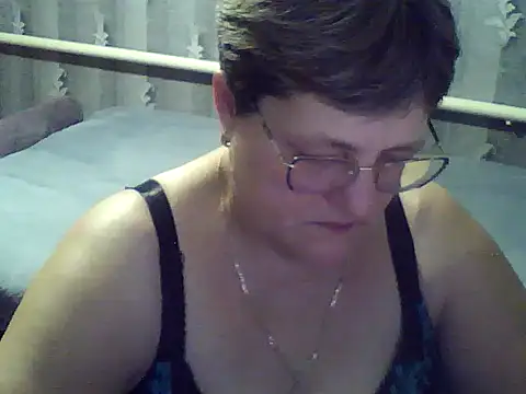 Snapshot of ElzaJewel chatting on 12.20.25 ElzaJewel online show from 12.20.25