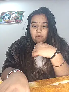 Snapshot of RAYI_01 chatting on 02.08.25 RAYI 01 online show from 02.08.25