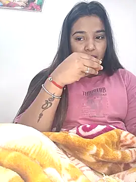 Snapshot of RAYI_01 chatting on 02.14.25 RAYI 01 online show from 02.14.25