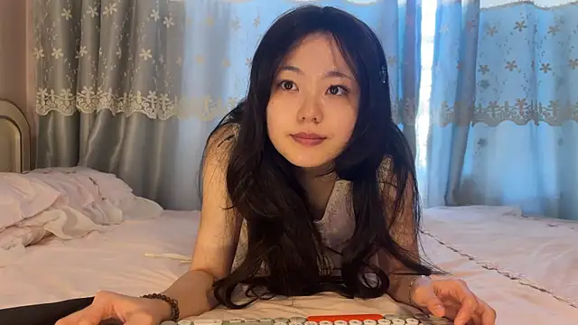 nanaliu6 online show from 11.12.25