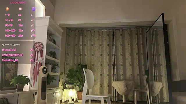 nanaliu6 online show from 11.26.25