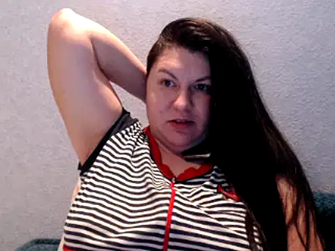 Snapshot of KiraSwee chatting on 12.11.24 KiraSwee online show from 12.11.24