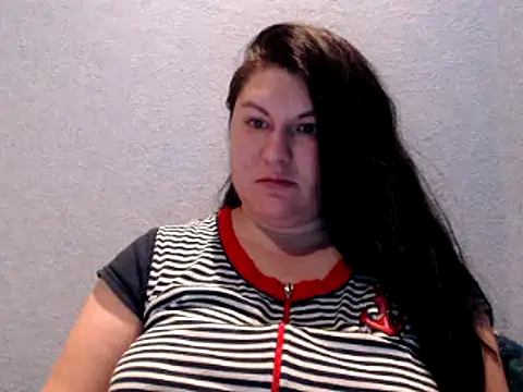 Snapshot of KiraSwee chatting on 12.20.24 KiraSwee online show from 12.20.24