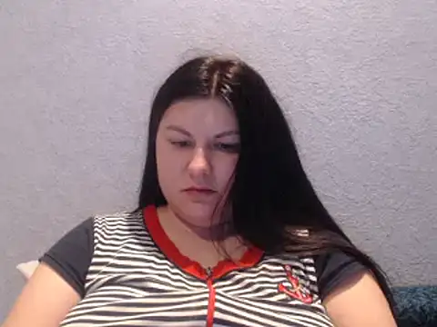 Snapshot of KiraSwee chatting on 02.21.25 KiraSwee online show from 02.21.25