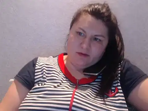 Snapshot of KiraSwee chatting on 03.01.25 KiraSwee online show from 03.01.25