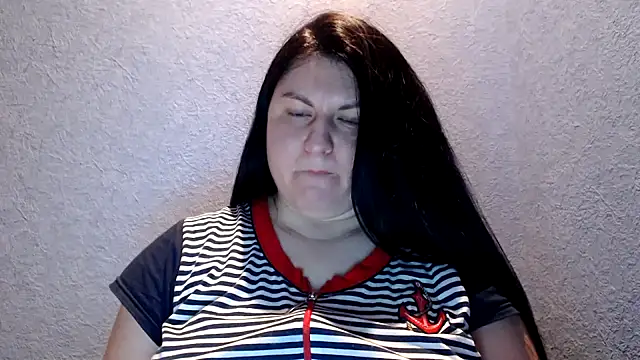 Snapshot of KiraSwee chatting on 03.07.25 KiraSwee online show from 03.07.25