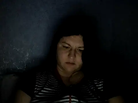Snapshot of KiraSwee chatting on 03.12.25 KiraSwee online show from 03.12.25