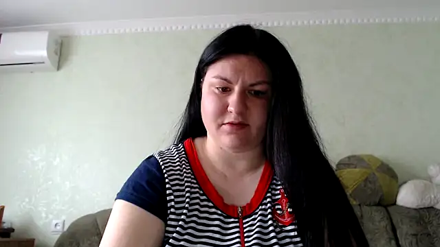 Snapshot of KiraSwee chatting on 09.10.25 KiraSwee online show from 09.10.25