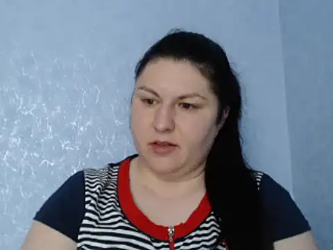 Snapshot of KiraSwee chatting on 09.22.25 KiraSwee online show from 09.22.25