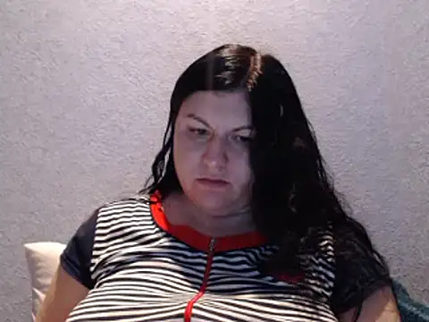 Snapshot of KiraSwee chatting on 10.10.25 KiraSwee online show from 10.10.25