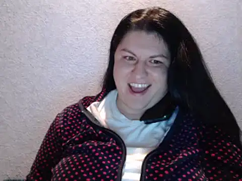 Snapshot of KiraSwee chatting on 10.18.25 KiraSwee online show from 10.18.25