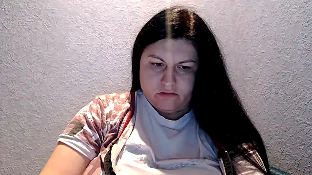 Snapshot of KiraSwee chatting on 10.21.25 KiraSwee online show from 10.21.25