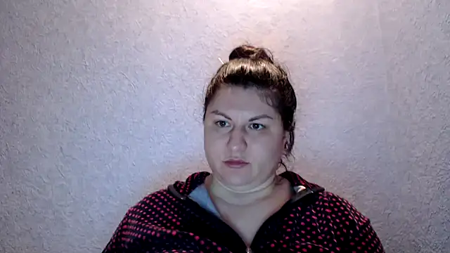 KiraSwee online show from 11.18.25