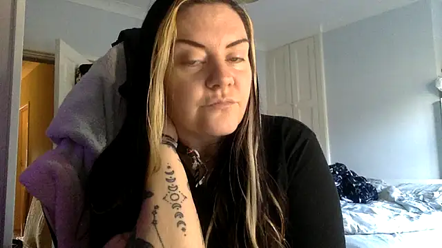 AureliaXOX online show from 02.06.25