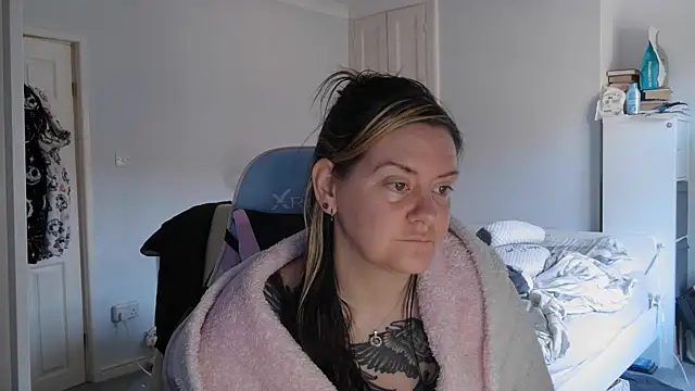 AureliaXOX online show from 03.02.25