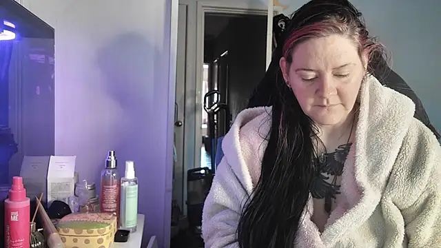 AureliaXOX online show from 11.17.25