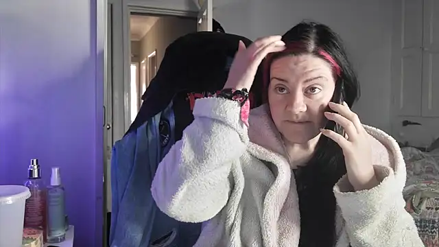 AureliaXOX online show from 11.21.25