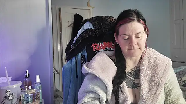 AureliaXOX online show from 12.04.25