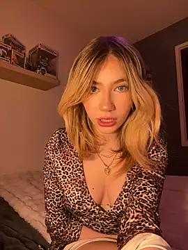 Snapshot of angeleyezlolita chatting on 02.10.25 angeleyezlolita online show from 02.10.25