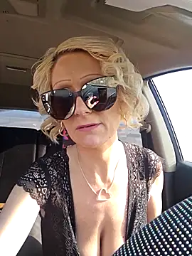 Snapshot of beautifulme23 chatting on 02.12.25 beautifulme23 online show from 02.12.25