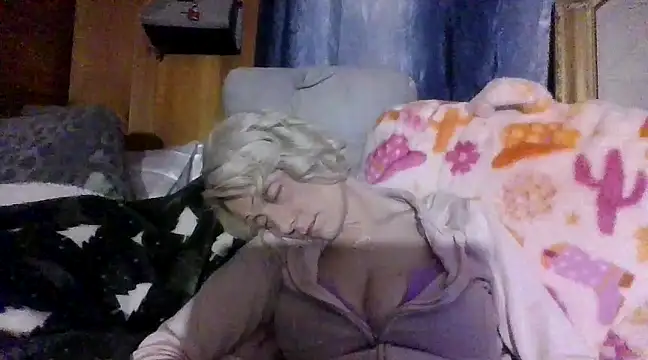 Snapshot of beautifulme23 chatting on 02.15.25 beautifulme23 online show from 02.15.25