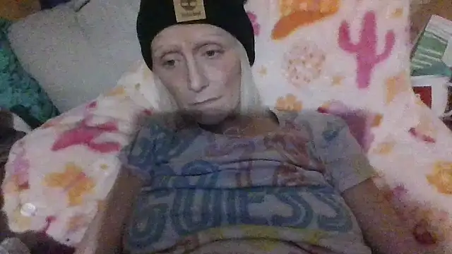 Snapshot of beautifulme23 chatting on 02.18.25 beautifulme23 online show from 02.18.25