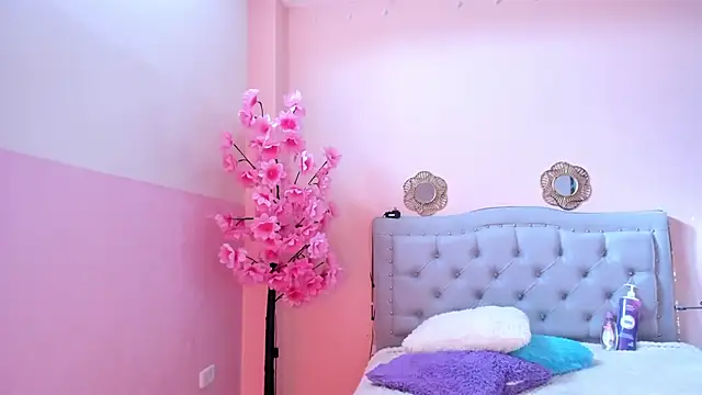 Snapshot of littletammy4u_ chatting on 12.18.25 littletammy4u online show from 12.18.25