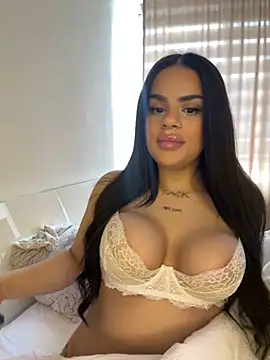 Snapshot of mrsbellanova chatting on 10.08.25 mrsbellanova online show from 10.08.25