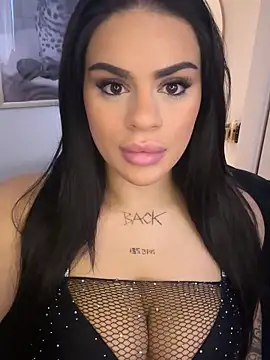 Snapshot of mrsbellanova chatting on 10.13.25 mrsbellanova online show from 10.13.25