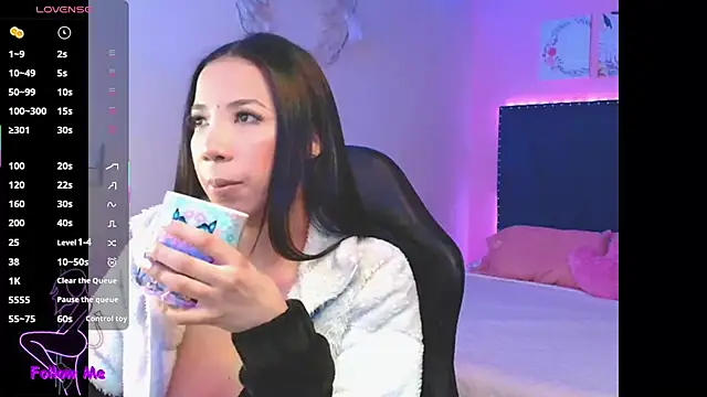 SallyWhitee online show from 09.21.25